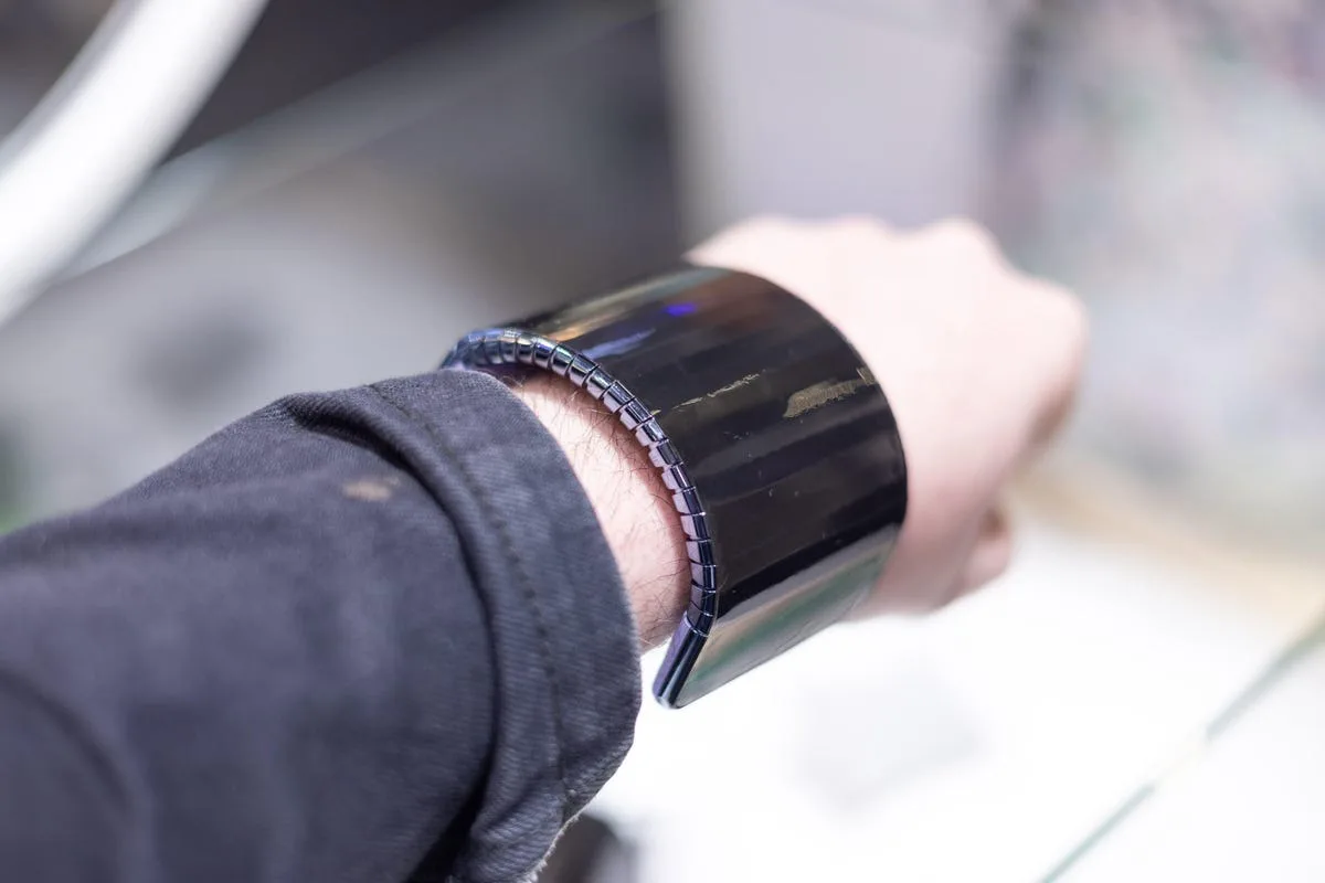 samsung rollable wearable oled d 2 jpg