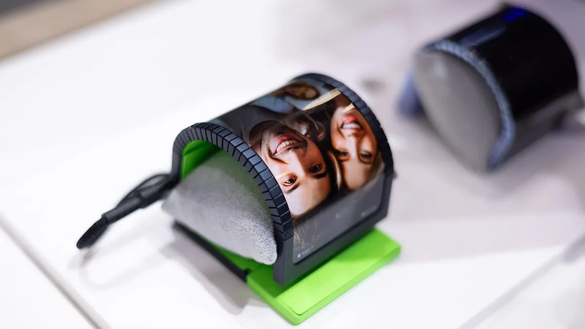 samsung rollable wearable oled d jpg