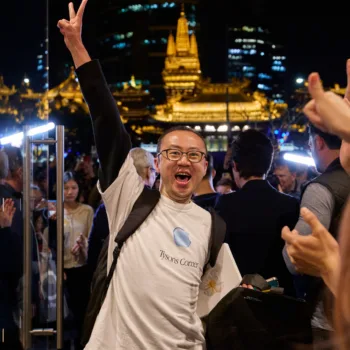 Apple Jingan China opening day f