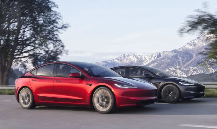 Tesla avance la production de modèles abordables à 2025 face à la concurrence accrue