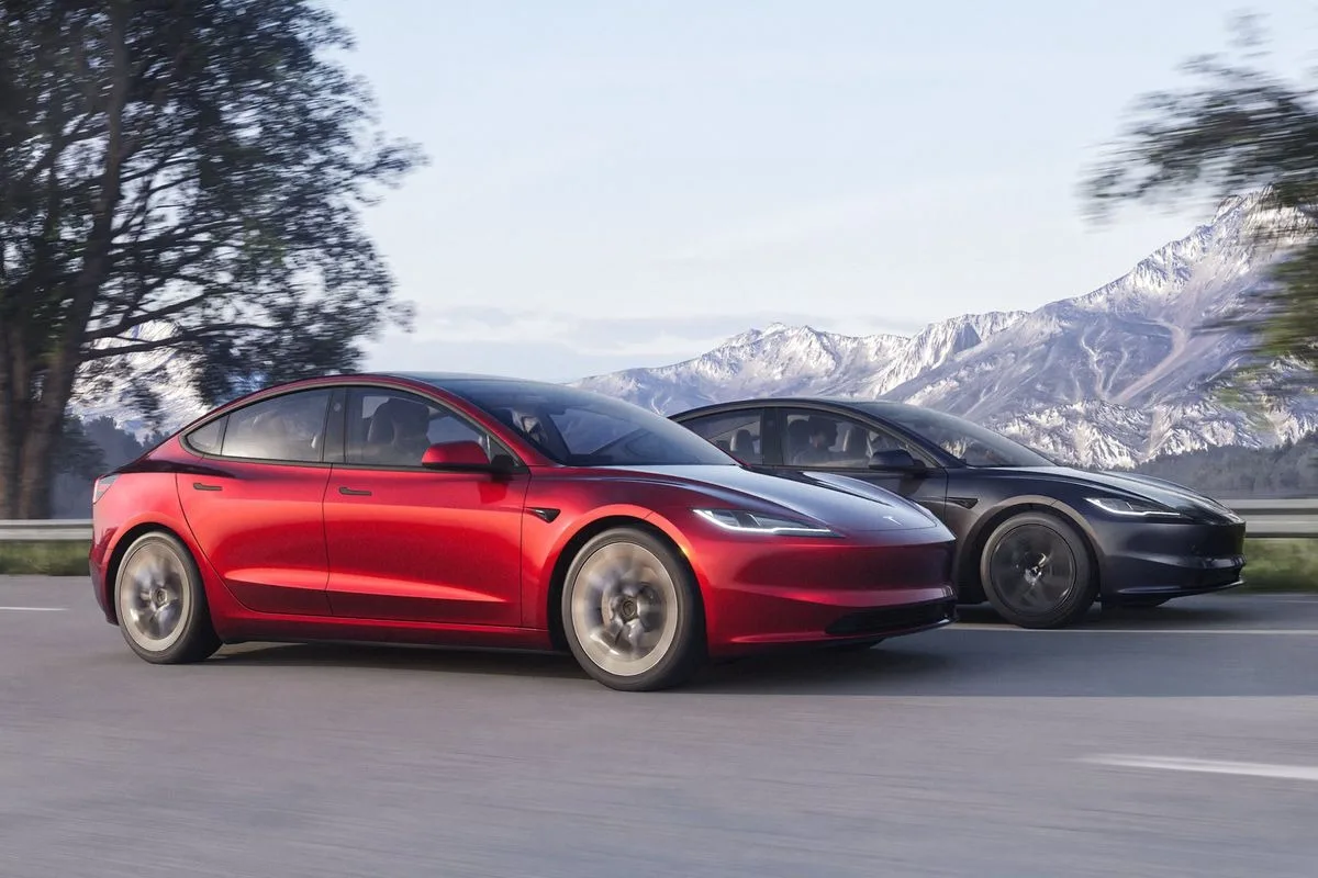 Tesla avance la production de modèles abordables à 2025 face à la concurrence accrue