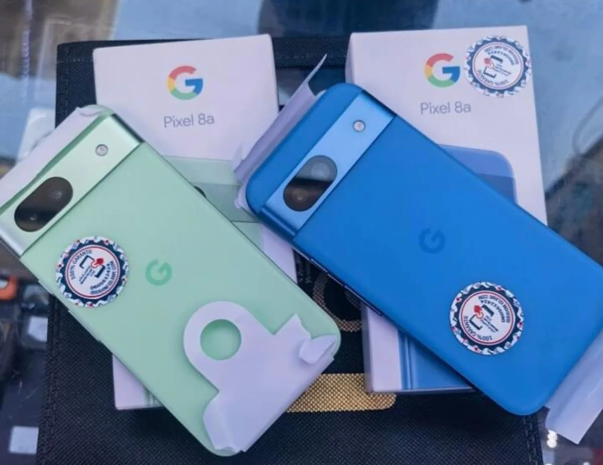 Le Pixel 8a et sa boîte apparaissent en vidéo