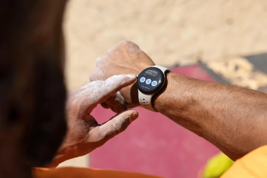 Pixel Watch 2 Lifestyle Outdoor