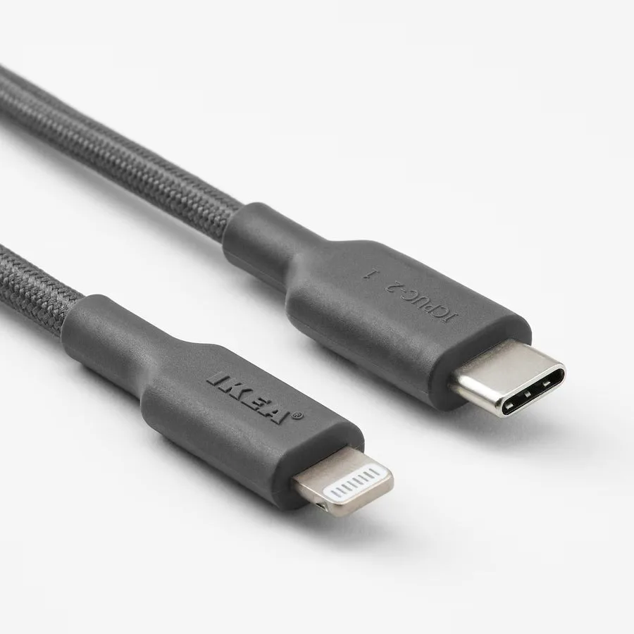 IKEA élargit sa gamme de charge avec des câbles USB-C et une multiprise 41 lillhult usb c to lightning dark 1 jpg