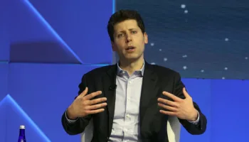 Le PDG d’OpenAI, Sam Altman, face à des allégations de conflits d’intérêts