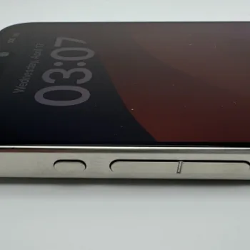 Le prototype de l'iPhone 15 Pro suggère qu'Apple a abandonné les boutons haptiques