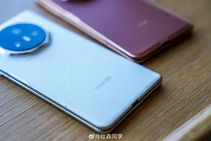 Honor Magic V3 : Des photos en direct avant la révélation officielle 58 83bcfdb4ly1hrd9kayk8zj239s26ob2b jpg