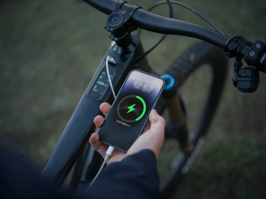 DJI dévoile le Amflow PL : Un vélo électrique tout-terrain révolutionnaire 65 charge the phone