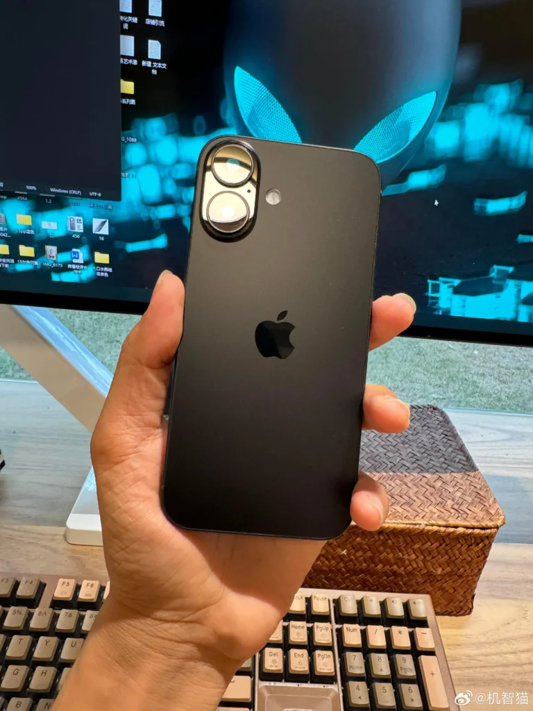 iPhone 16 : Photos fuitées révèlent un nouveau design avec caméras alignées verticalement 65 6f0f529dgy1hslcdcynrnj22c03404md