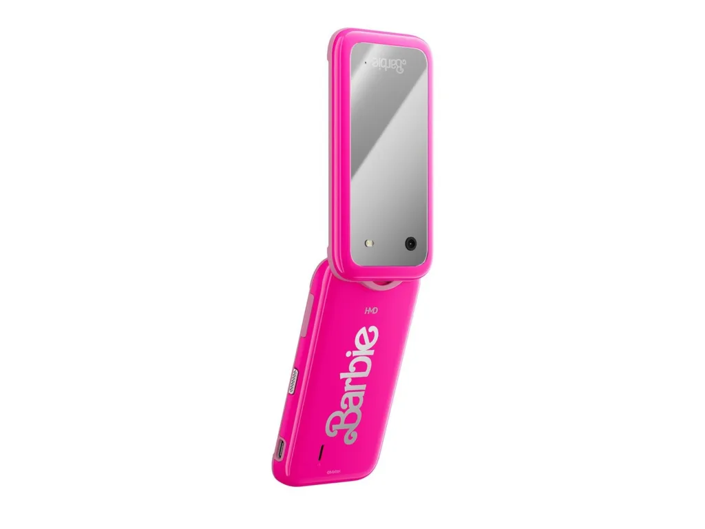 Barbie Phone : Le smartphone à clapet rétro de HMD et Mattel pour une déconnexion stylée 49 Barbie Rational Open BackLHS PNG