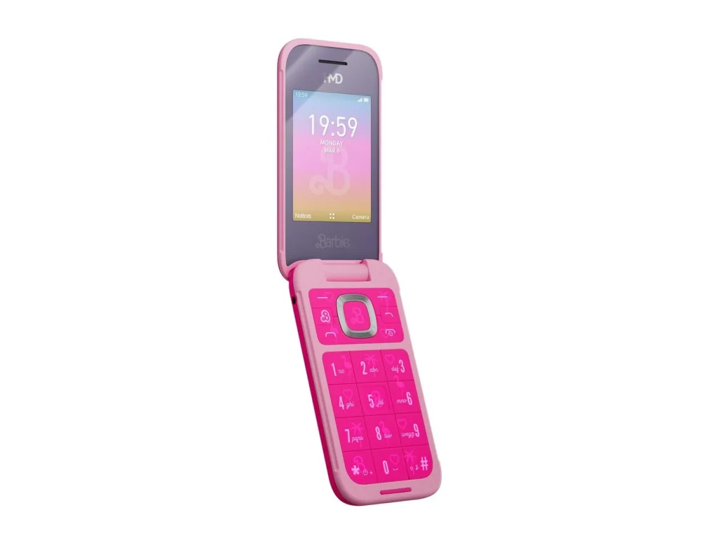Barbie Phone : Le smartphone à clapet rétro de HMD et Mattel pour une déconnexion stylée 48 Barbie Rational Open FrontLHS PN