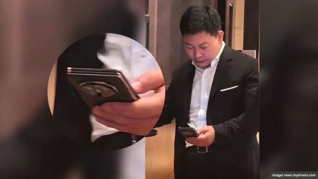 richard yu huawei tri fold phone