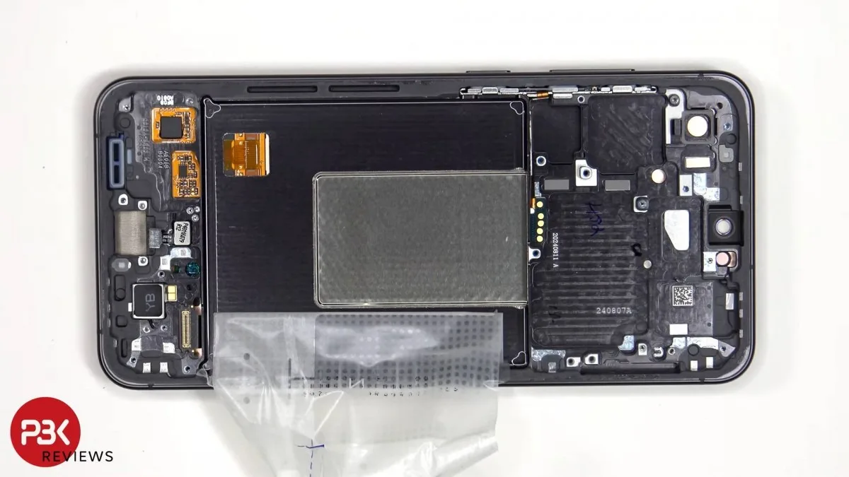 Galaxy S24 FE démonté : la preuve en images de ses améliorations !