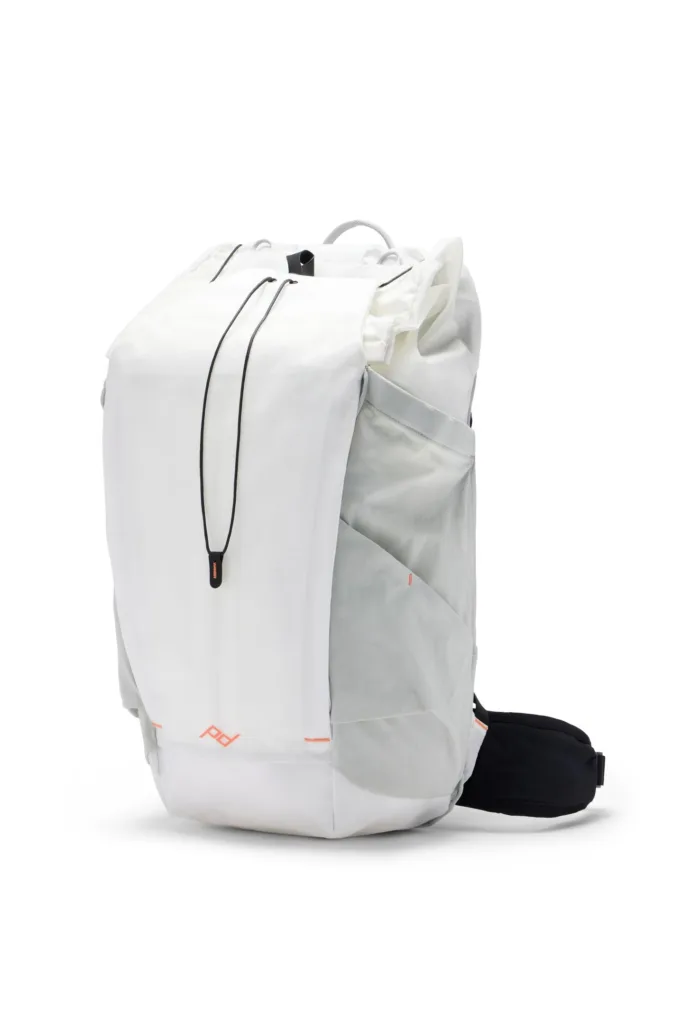 Peak Design lance sa nouvelle gamme Outdoor : Sacs innovants pour aventuriers et photographes 56 Outdoor Backpack 45L Cloud 0073