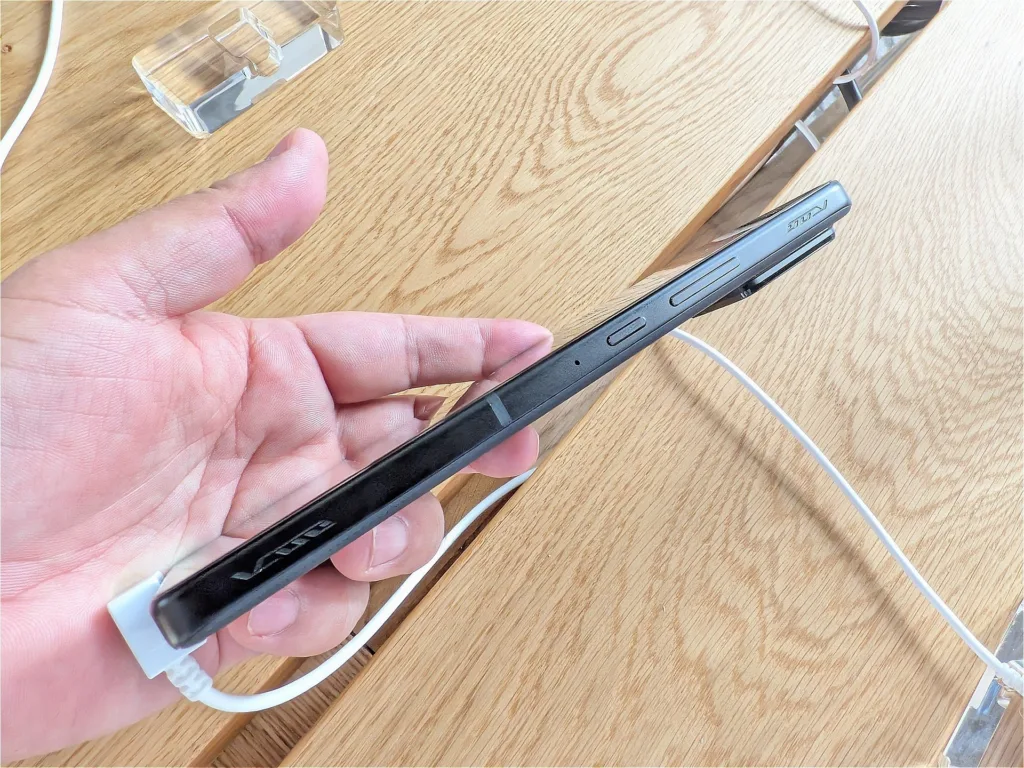 ROG Phone 9 : Fuite vidéo et confirmation de la charge rapide 65 W 64 04 o