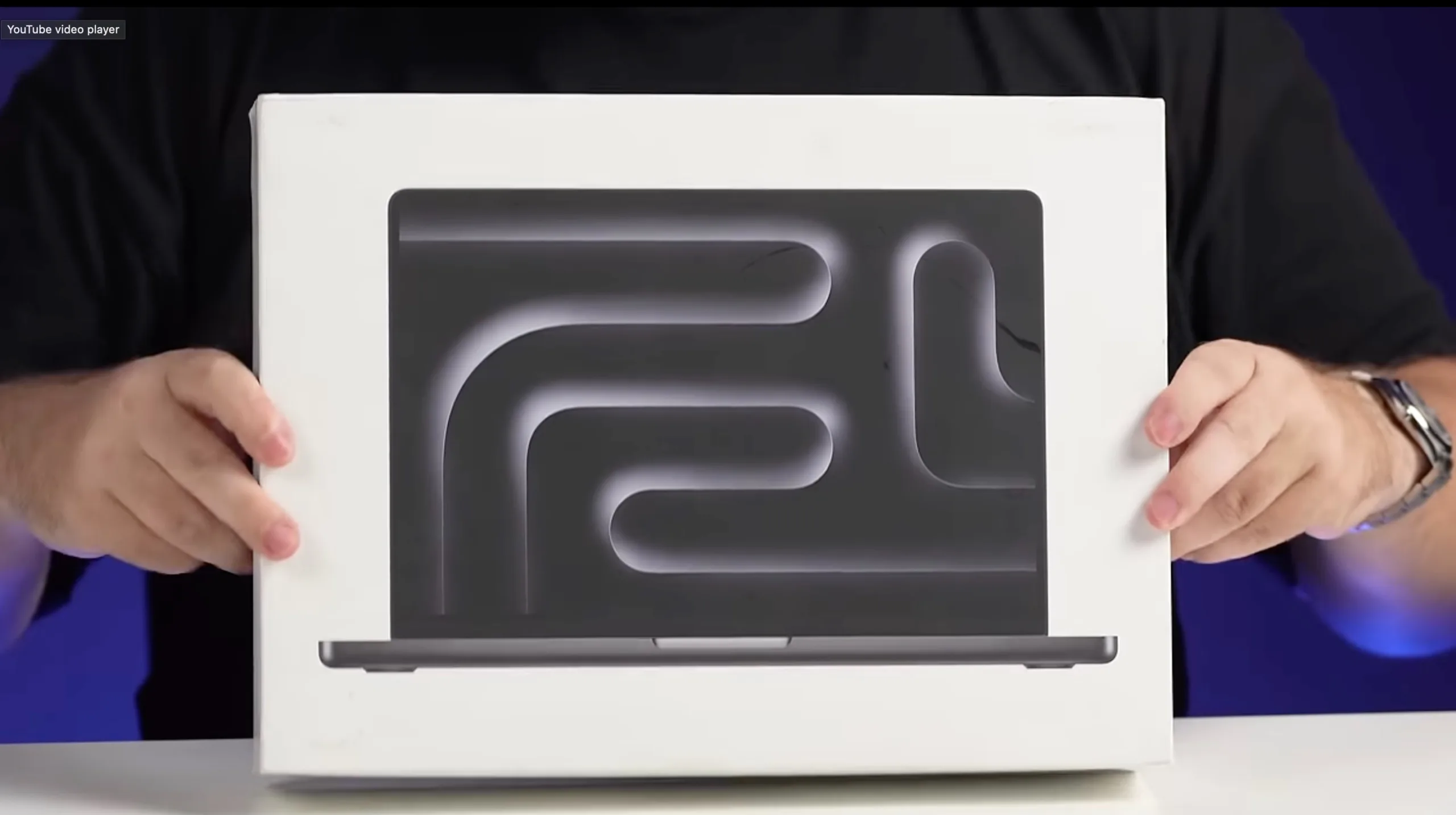 MacBook Pro M4 : Unboxing surprise, fuite ou manipulation ?