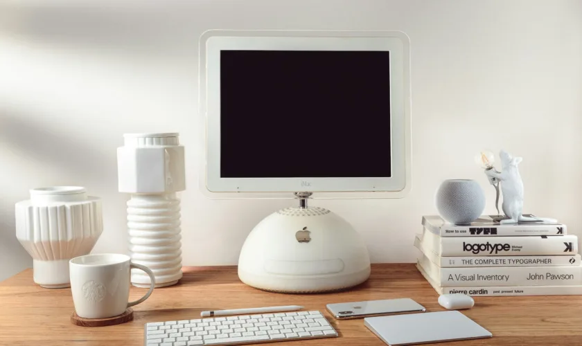 Apple : un écran connecté inspiré de l'iMac G4 pour 2025 ?