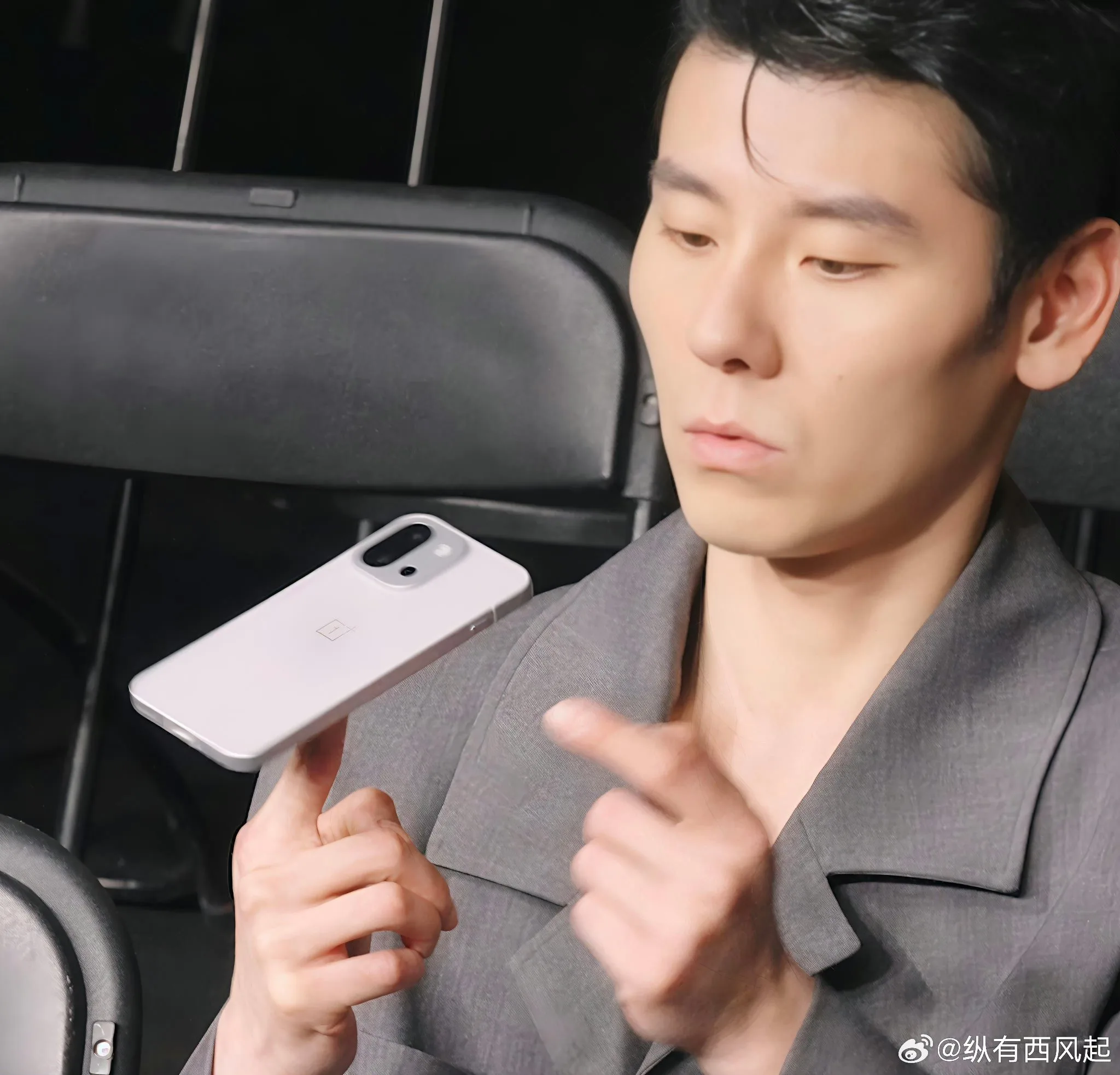 OnePlus 13T : Le smartphone compact et surpuissant qui va vous faire craquer !