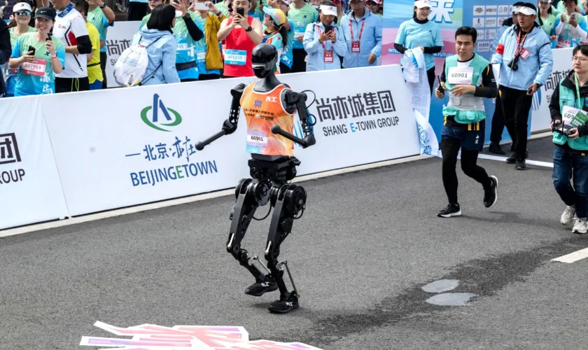 Le futur est là : Des robots humanoïdes courent un semi-marathon