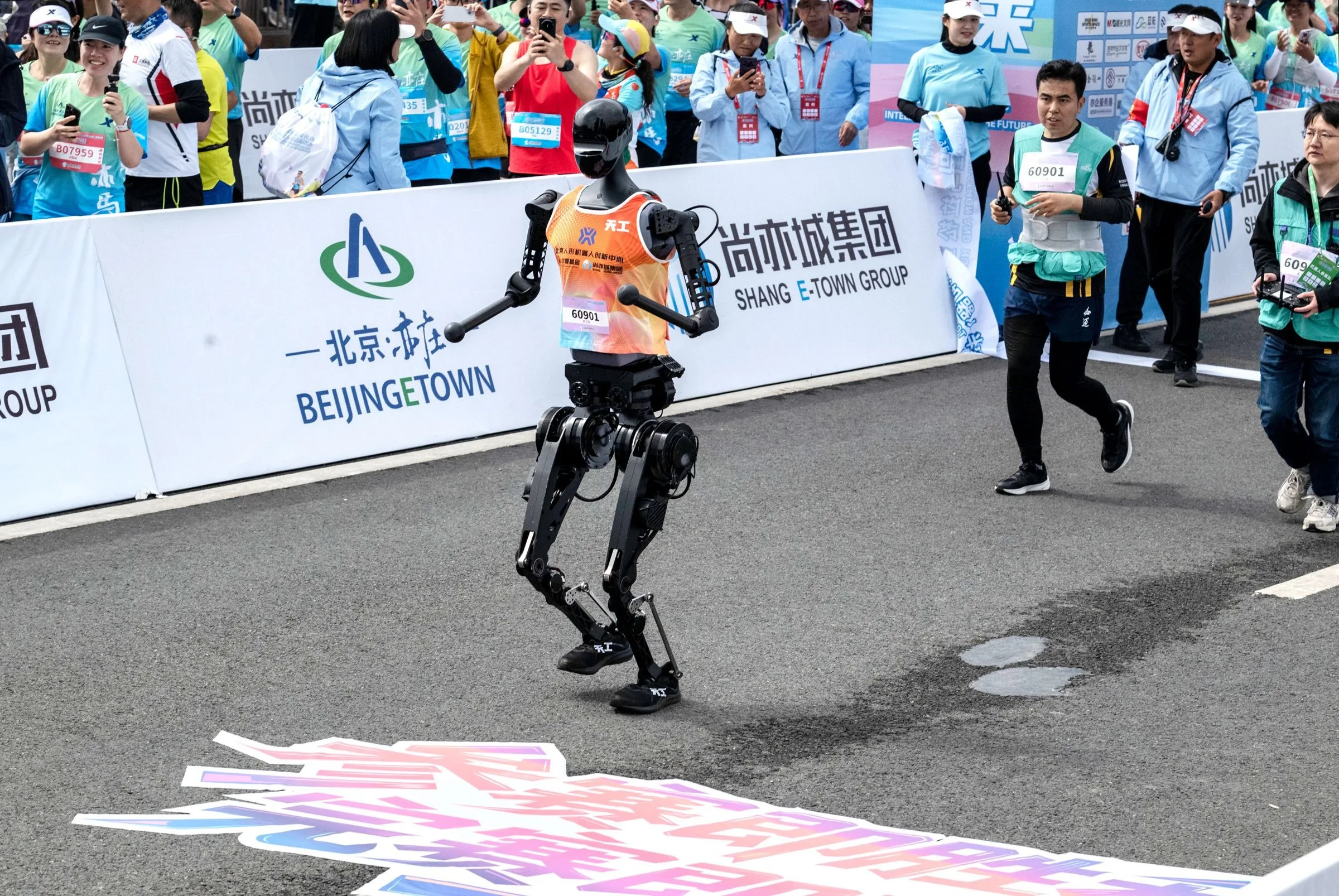 Le futur est là : Des robots humanoïdes courent un semi-marathon