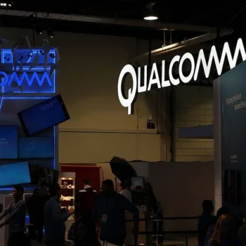 Qualcomm CES 2016 booth 24369157
