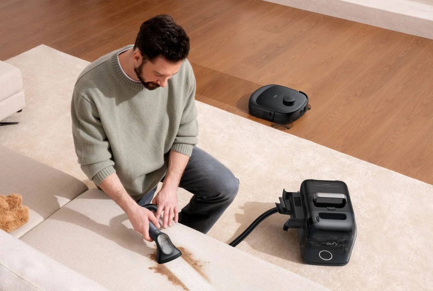 Eufy Omni E28 : Le robot aspirateur révolutionnaire avec nettoyeur portatif intégré !