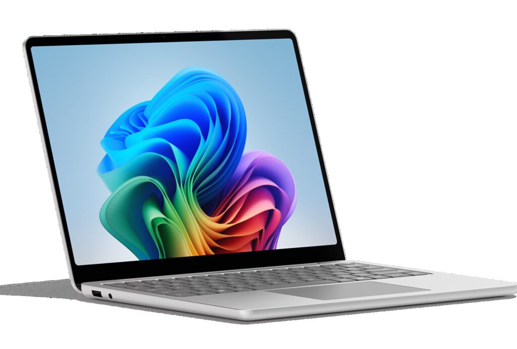 Nouveau Surface Laptop de 13 pouces : Autonomie record et focus ARM 55 13 laptop platinum right render fy25 VP5 1596x1080 1