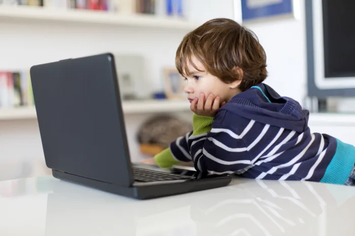 Vos enfants et Gemini : Google Family Link donne l’accès (et l’alerte)
