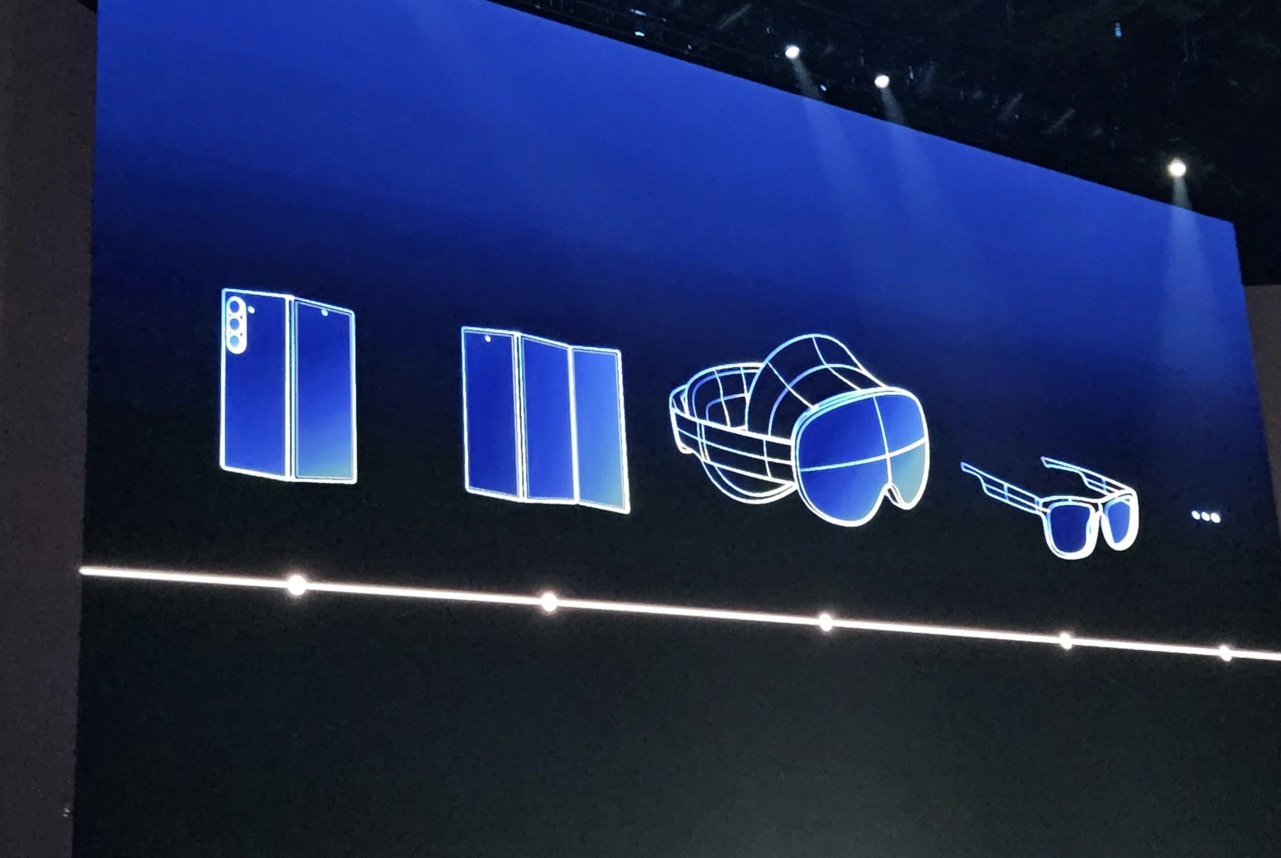 Samsung prêt à lancer son smartphone à triple pli dès cet été avec une batterie révolutionnaire