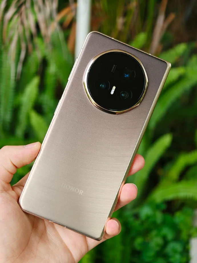 Honor Magic V5 : le smartphone pliable le plus fin du monde arrive le 2 juillet 51 006BlblIgy1i2p4k7to6kj32dc35s4qr