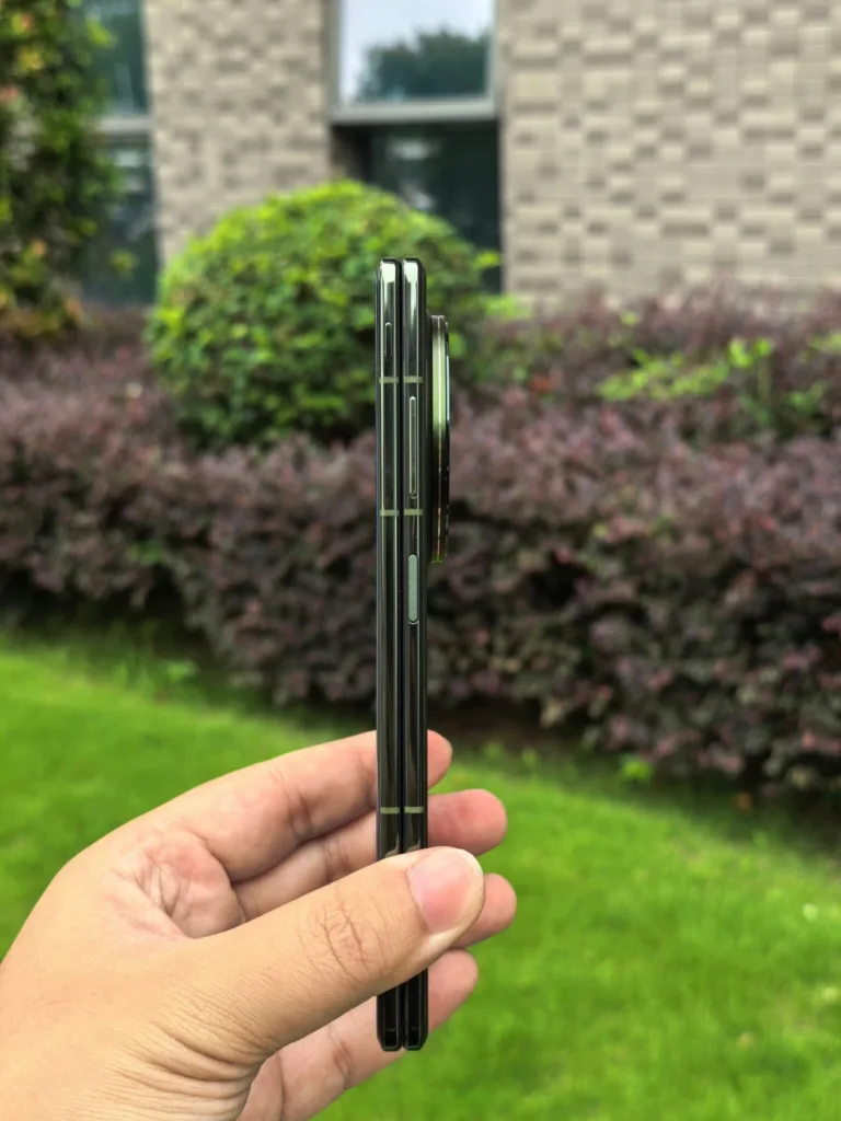 vivo X Fold 5 : le pliable ultra-fin qui défie même son port USB-C 51 GtkNeBzW0AAtXpI 1536x2048 1