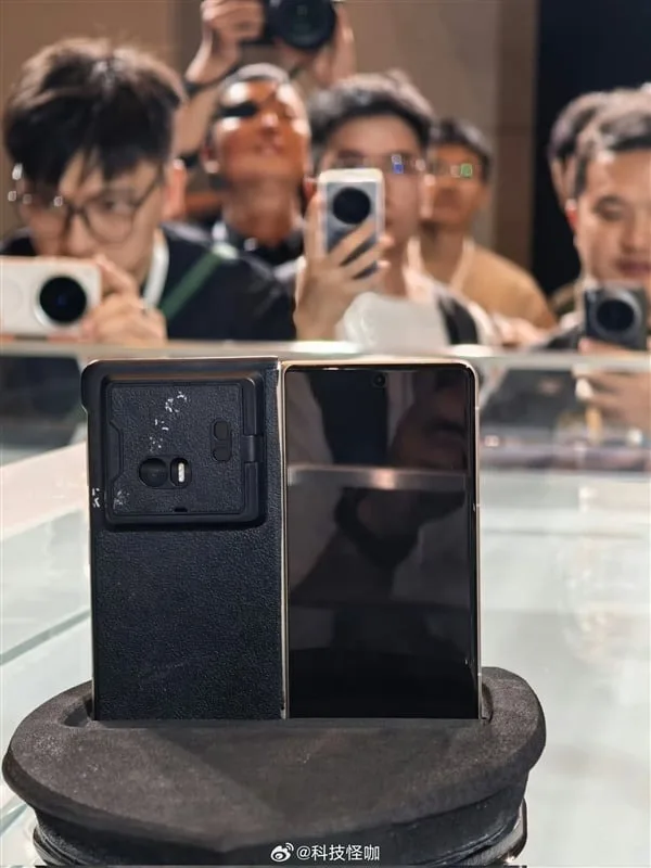 Honor Magic V5 showcased in a pr