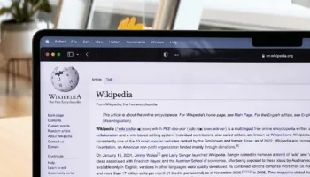 Wikipédia suspend les résumés IA après la fronde des éditeurs
