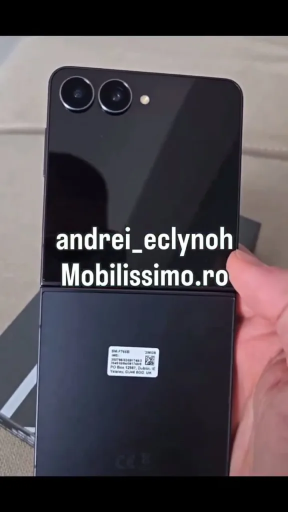 Galaxy Z Flip 7 : une prise en main révèle l'écran externe plus grand et son design plus fin 52 Flip 7 hands on leak 4