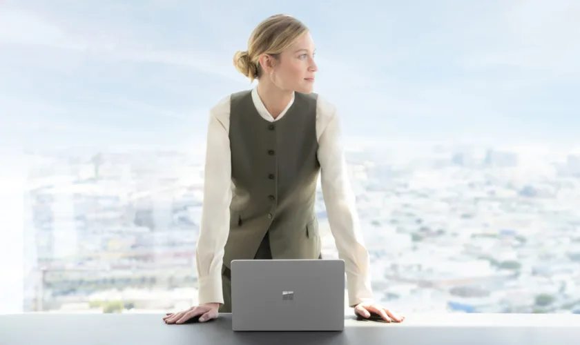 Surface Laptop 5G : Microsoft dévoile un PC portable haut de gamme avec connectivité 5G et puce Intel Ultra