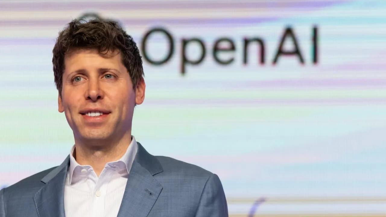 Sam Altman admet que l’IA est en pleine bulle : entre hype, milliards et réalités techniques