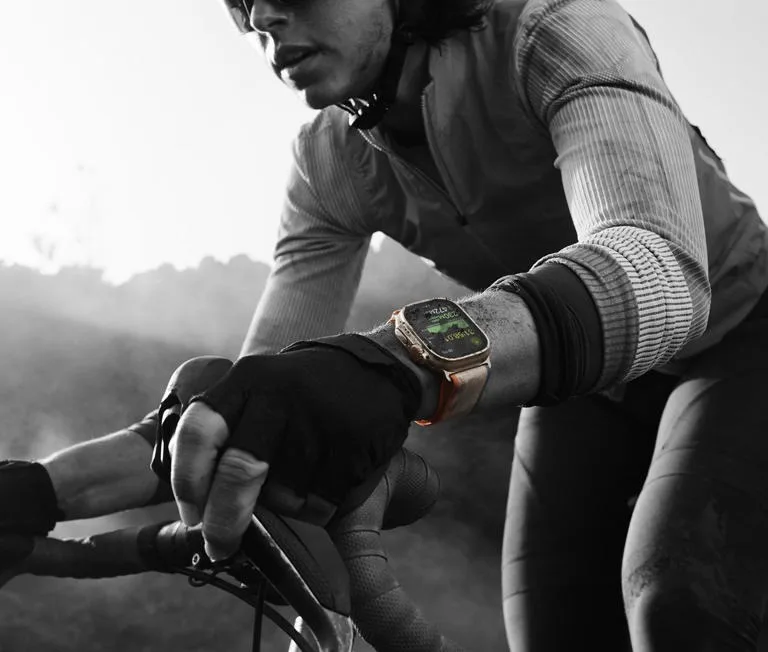 Apple Watch Ultra 3 : un écran plus grand, une puce S11 et la connectivité satellite au programme ?