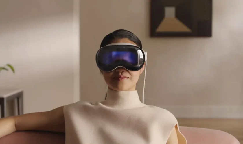 Vision Pro 2 : Apple prépare un casque spatial boosté par la puce M5