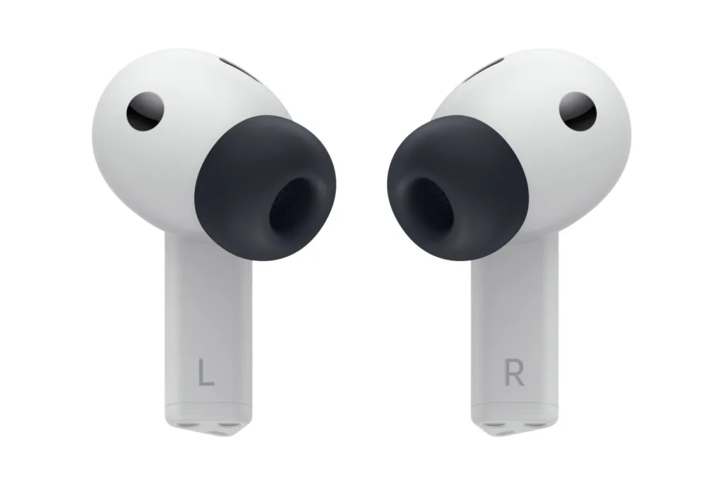 Samsung officialise les Galaxy Buds 3 FE avec ANC et Galaxy AI à moins de 150 euros 53 Buds3 FE Light gray 002 Back RGB