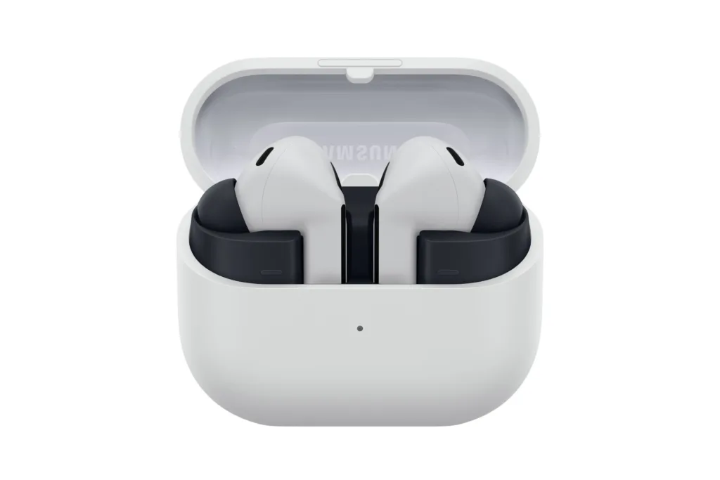 Samsung officialise les Galaxy Buds 3 FE avec ANC et Galaxy AI à moins de 150 euros 51 Buds3 FE Light gray 007 Case Ope