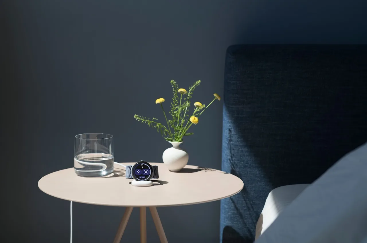 Voici la Pixel Watch 4, une montre connectée réinventée, entre design, santé et IA 49 Charging Bedside Table