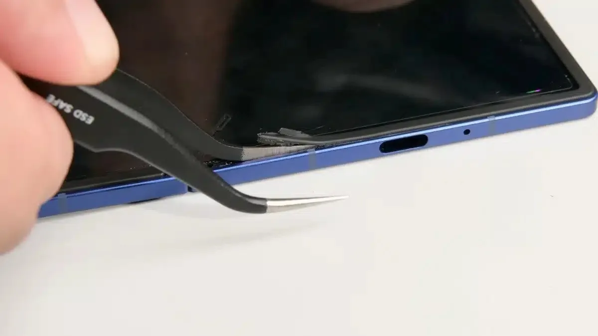 Galaxy Z Fold 7 repairability te 1