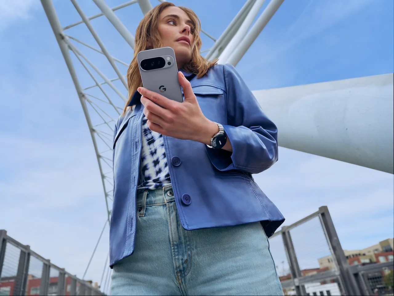 Voici les Pixel 10, Pixel 10 Pro et Pro XL : design, IA Gemini et Pro Res Zoom 52 Lifestyle P10P Moonstone2