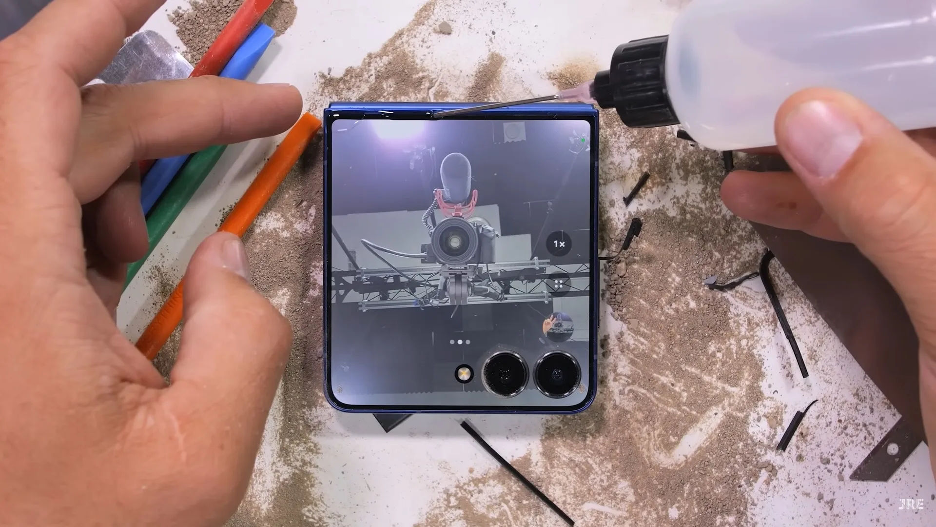 Galaxy Z Flip 7 : un démontage révèle des progrès en réparabilité