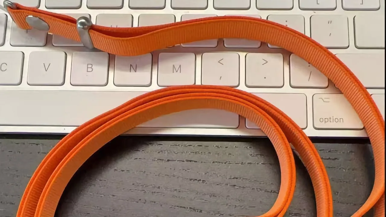 iPhone 17 : Apple prépare une Crossbody Strap et de nouvelles coques