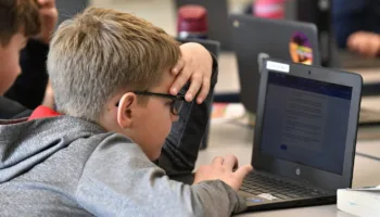 OpenAI renforce ChatGPT : nouvelles règles strictes pour les mineurs et vérification d’âge