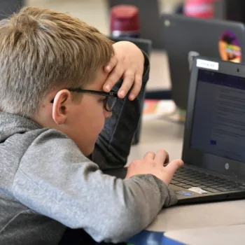 OpenAI renforce ChatGPT : nouvelles règles strictes pour les mineurs et vérification d’âge