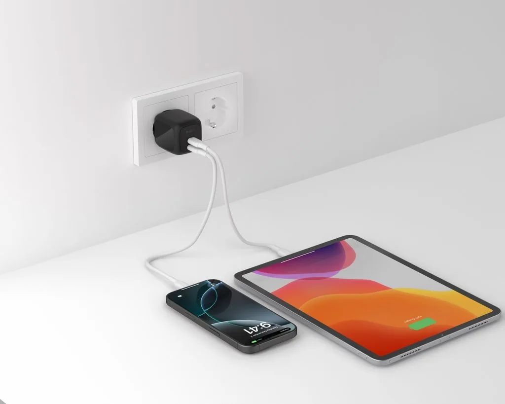 Belkin UltraCharge : chargeur sans fil Qi2.2 avec un anneau rabattable intégré 41 BoostCharge Pro 67W Dual USB C GaN Wall Charger EU