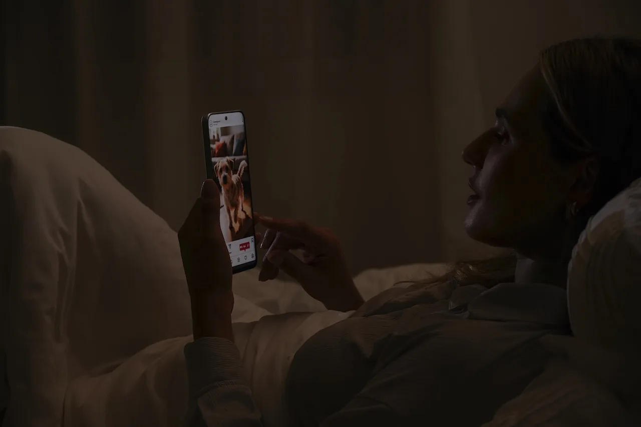 Dim light protection under dark light