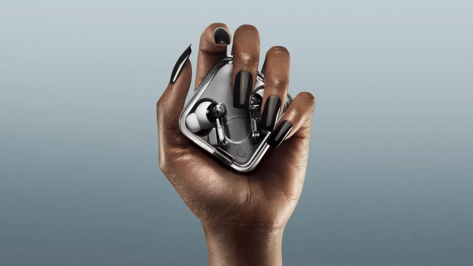 Fera lifestyle hand white 16x9 2